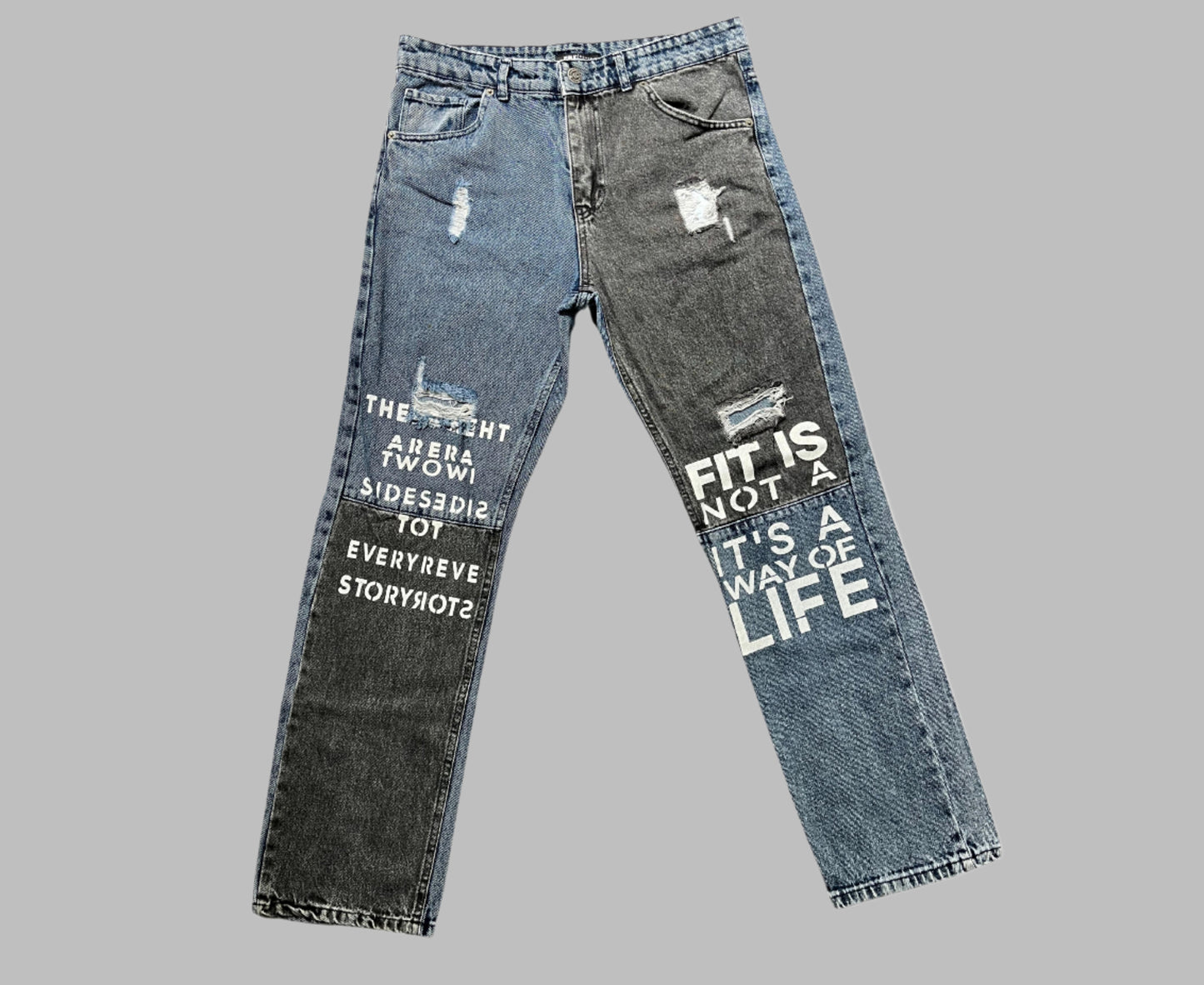 Two-Tone Distressed Statement Jeans/İki Renkli Yırtık Detaylı Sloganlı Jean Pantolon